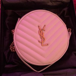 VINYLE ROUND CAMERA BAG IN CHEVRON-QUILTED GRAIN DE POUDRE EMBOSSED LEATHER